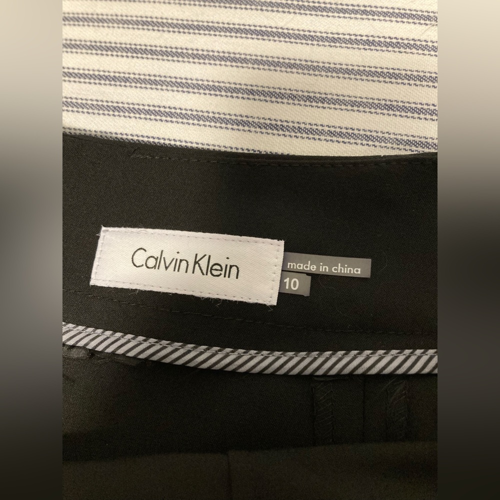 Calvin Klein Black Knee Length Skirt w/Back Zipper - Size 10